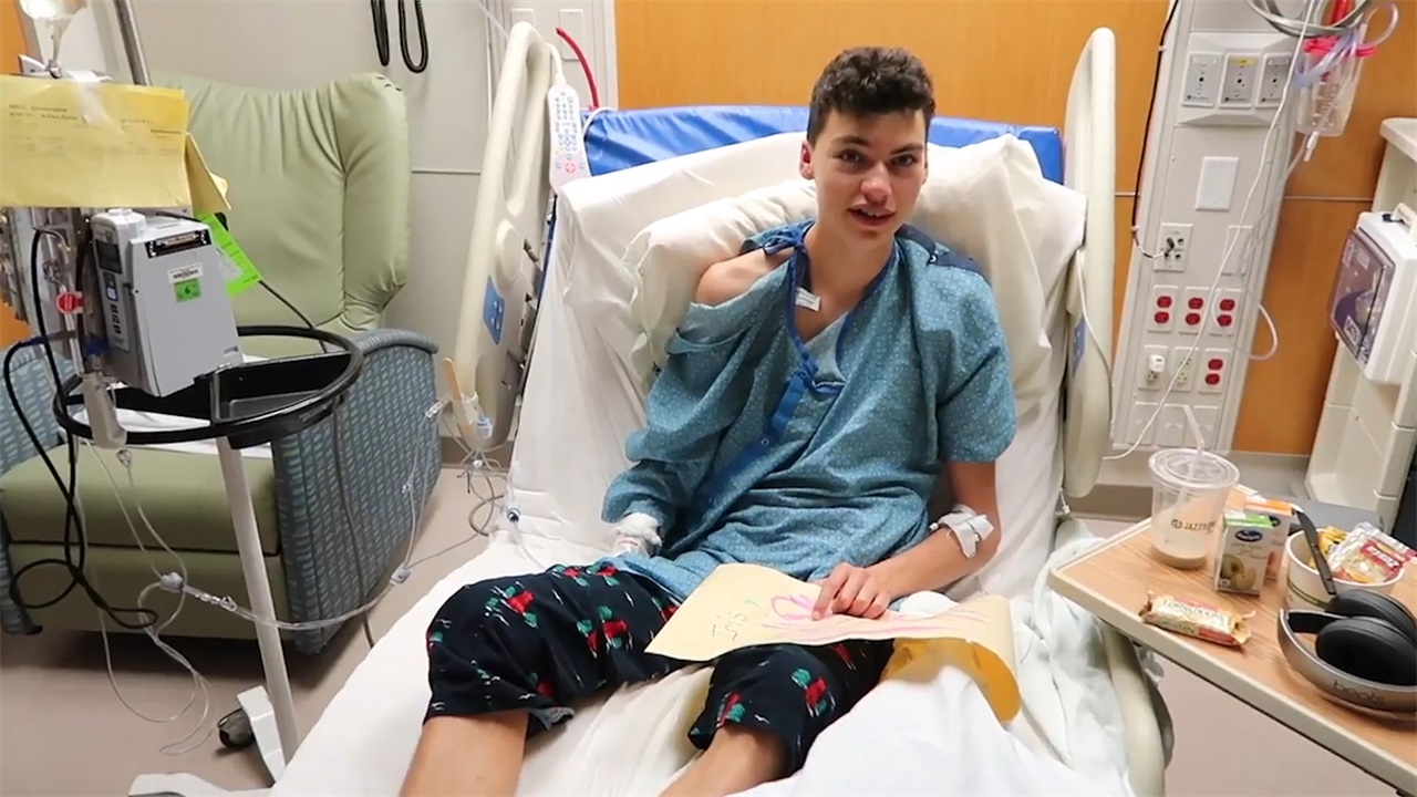 瑞士22岁大学生，发明“自动爬楼梯”轮椅，像坦克的履带？