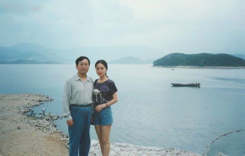 余秋雨前妻李红个人简介,余秋雨前妻李红真实照片