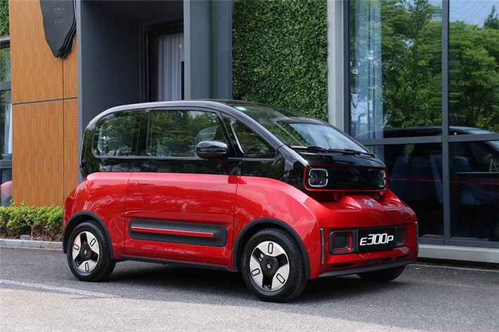 老年代步车和纯电动车有什么区别,有小型的老年代步车吗