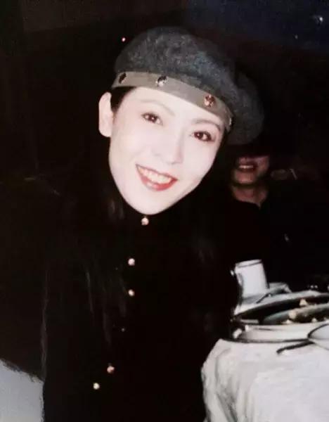 林青霞早年短发照片,林青霞早年穿搭太美了