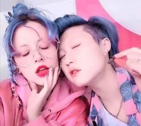 插足成龙家庭，被母亲骂“*鸡做**都没人要”，女儿离家改姓娶同性