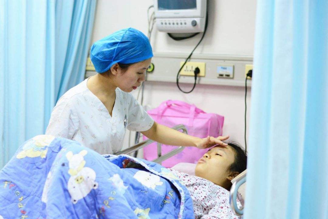 宫缩时产妇疼得死去活来,宫缩疼和胎儿撑得疼区别