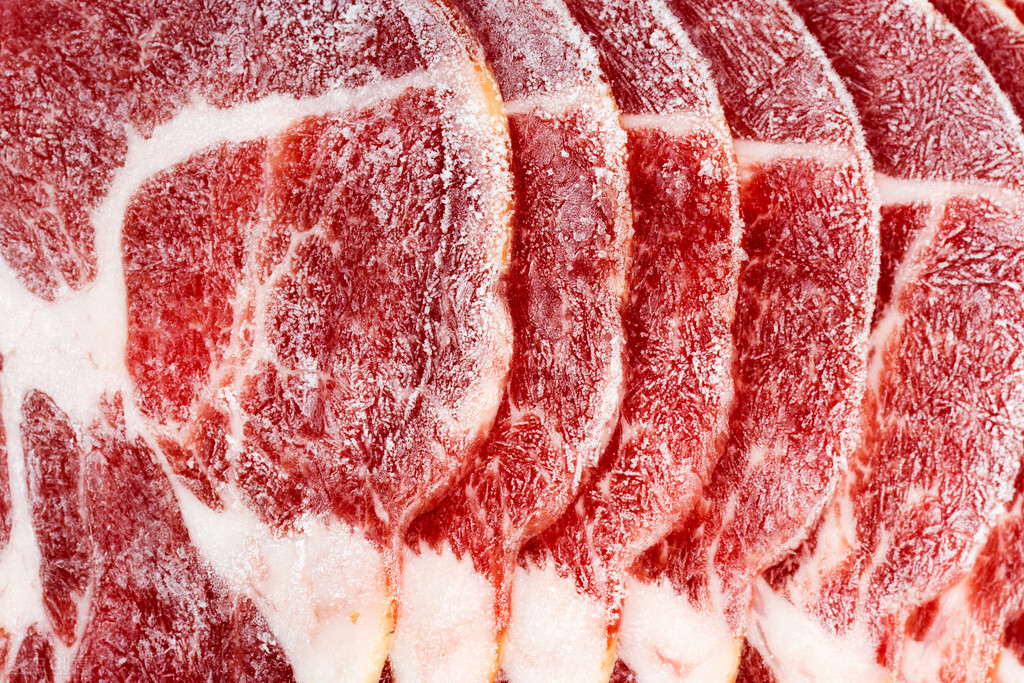 冷冻肉用水泡会影响口感，这样处理更新鲜