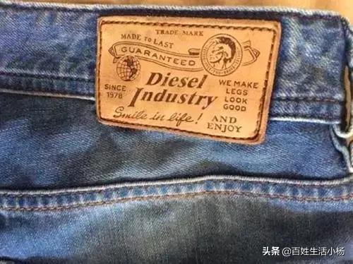 牛仔裤为什么后腰有个皮子,牛仔裤后面为什么有一块皮