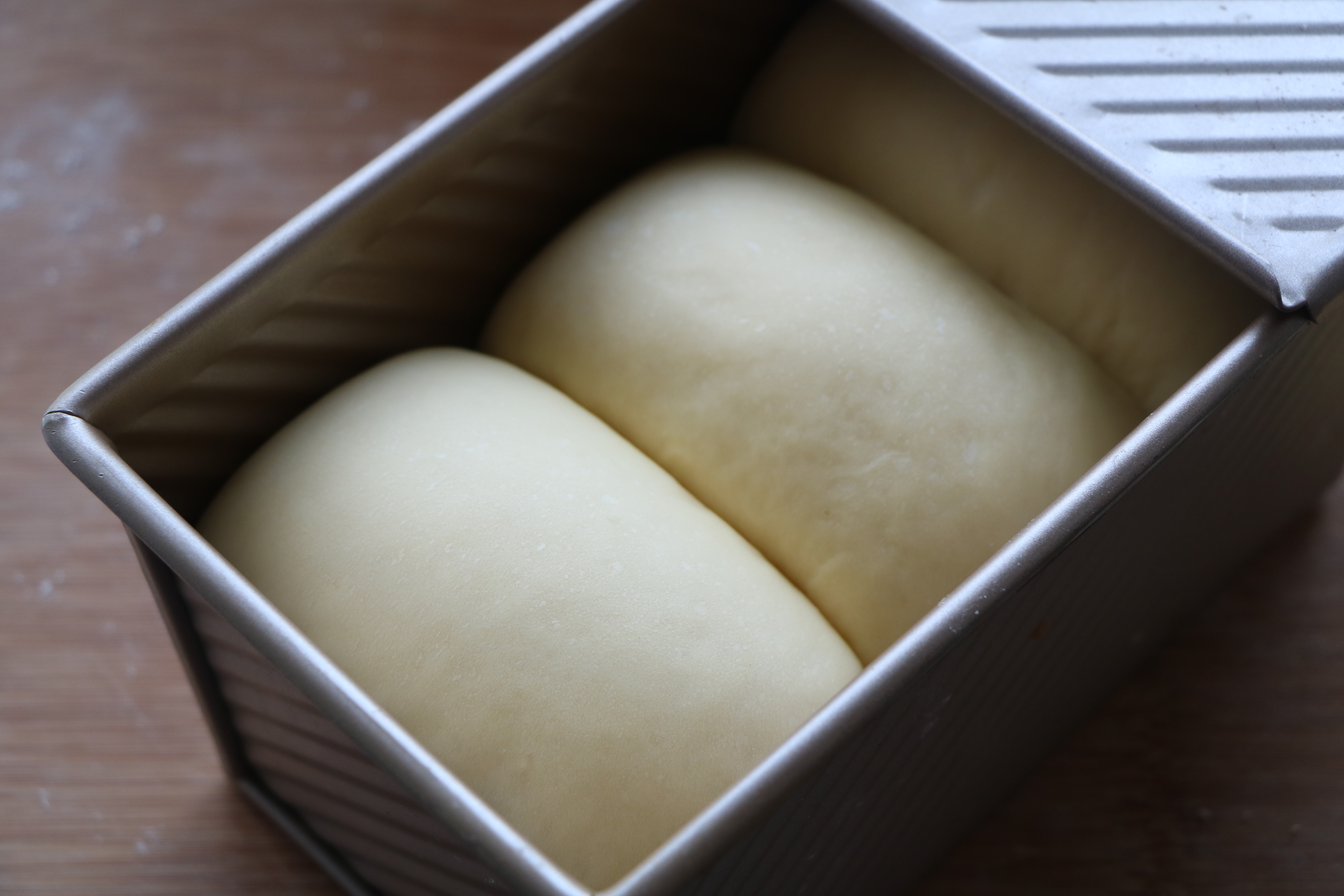 懒人做吐司的方法不用高筋面粉,吐司怎么做得脆无黄油