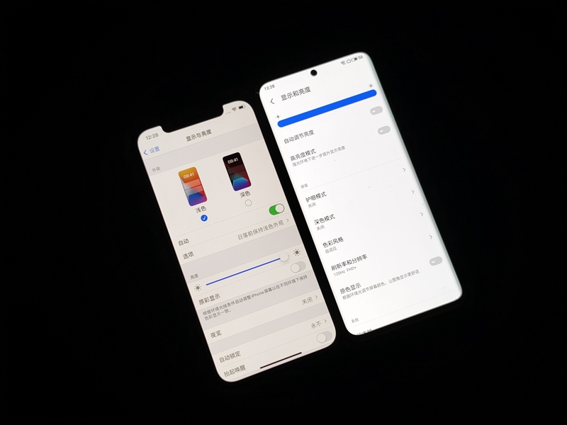 魅族18对比iphone13mini,魅族18和苹果12大小对比