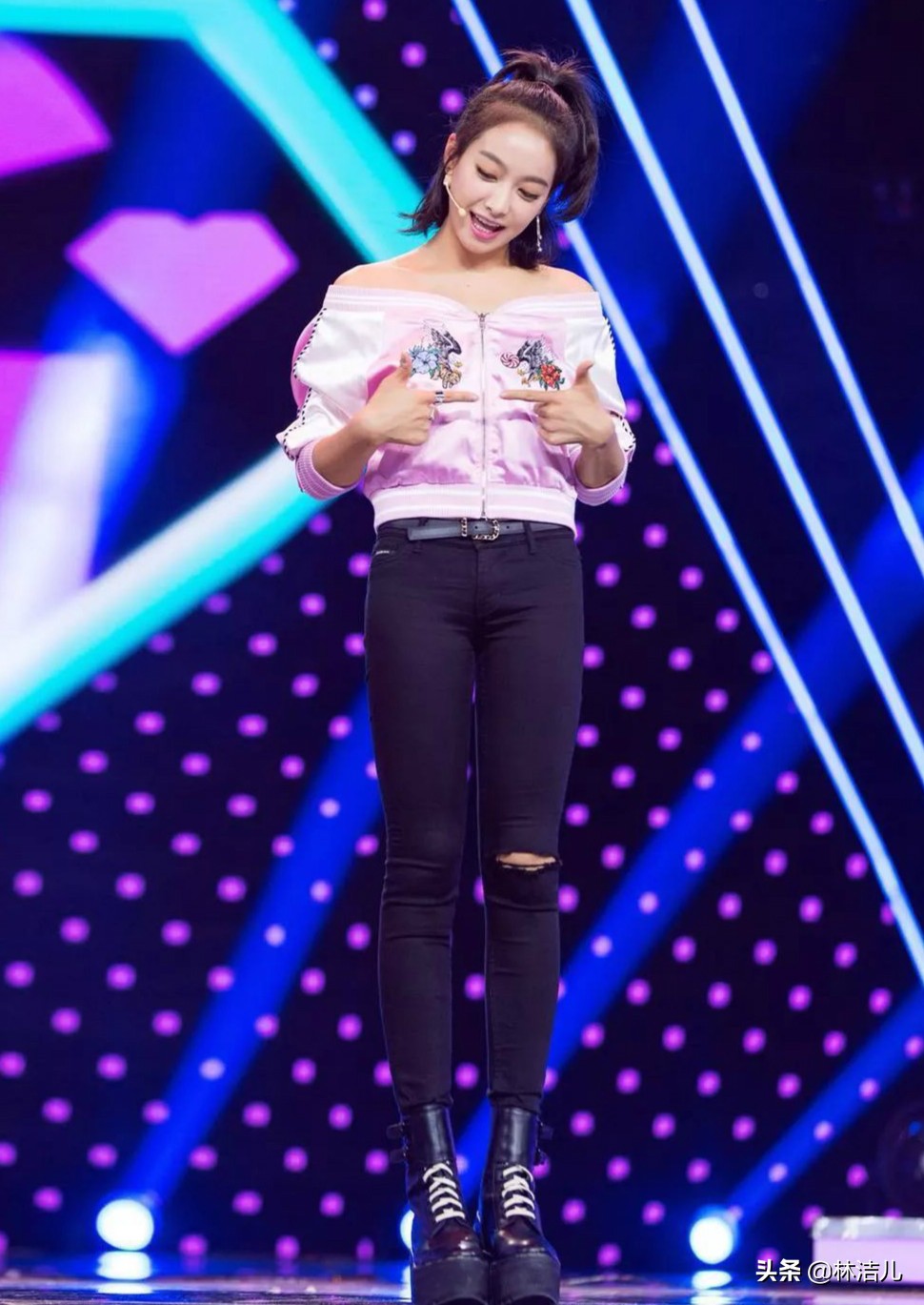 当钟楚曦和江疏影同穿印花连衣裙,倪妮钟楚曦写真