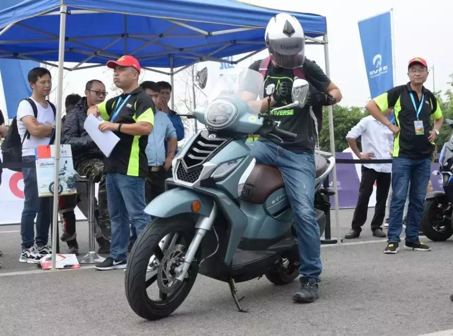 2.78万ADIVAAJ201欧系运动踏板首发！金城旗下多款车型试驾