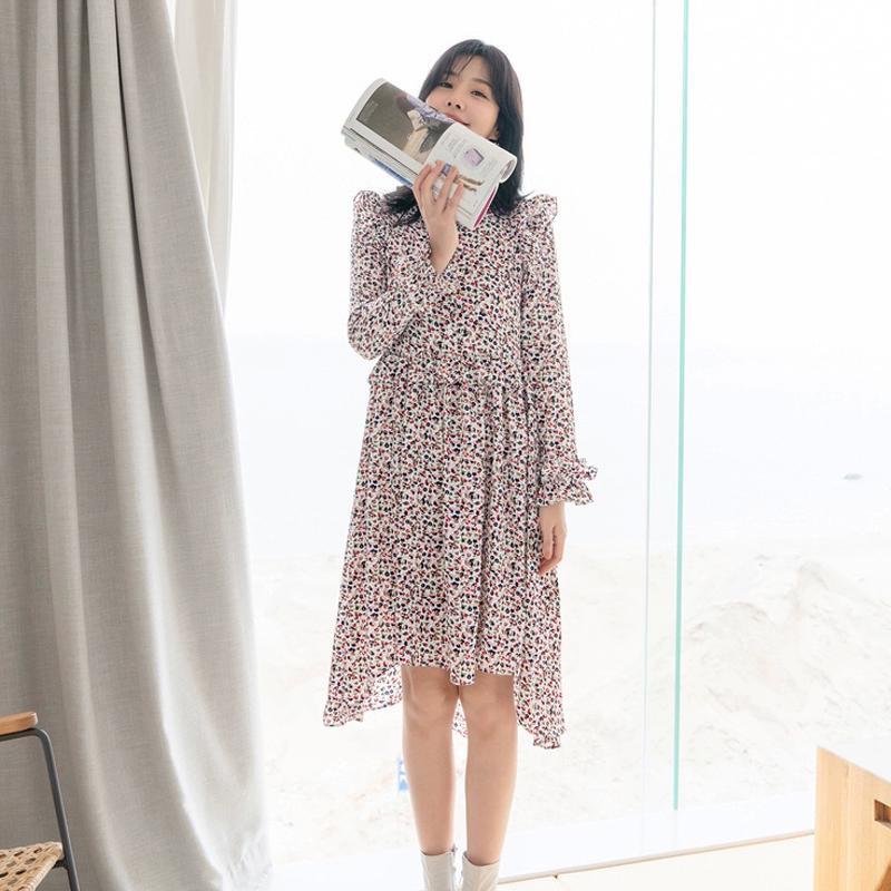 碎花裙也太适合春天了,春天穿什么颜色的碎花裙好看呢