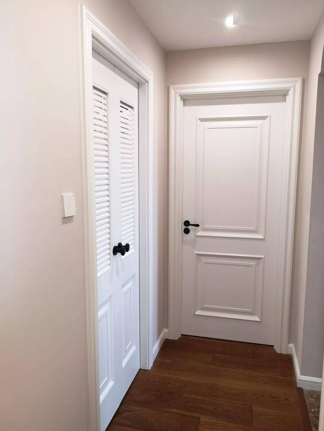 原木色家具白色木门,老师傅木门讲解