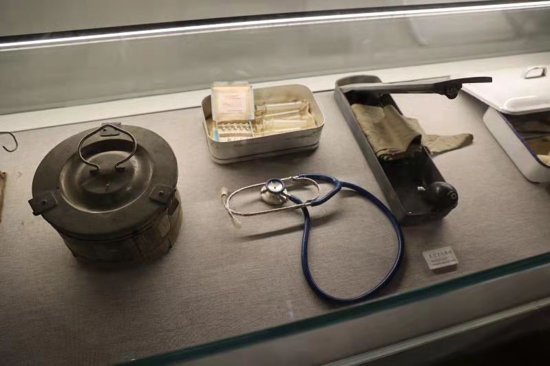 一切为了人民群众的健康,努力干一起干的文艺说法