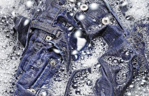 新买的牛仔裤怎么防止不掉色,防止牛仔裤掉色的小妙招