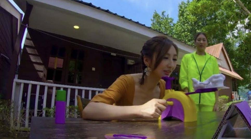 香港女演员上节目玩真心话大冒险被罚舔TVB索腿天后鞋底