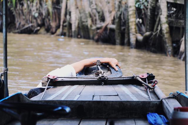夜游湄公河在哪里看到景点,穿行在路上