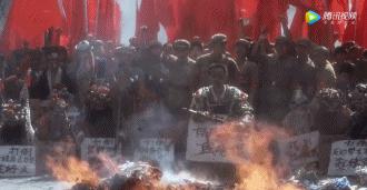 12年来无人超越，这姐妹花，撕得越狠爱越深