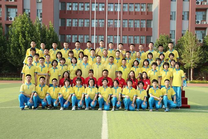 凝聚集体力量的班徽,团结友爱拼搏进取班徽