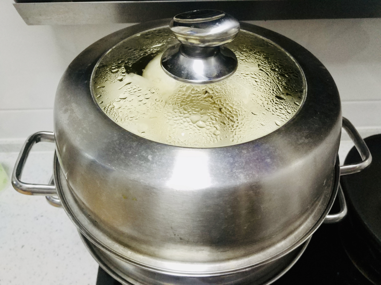 馒头怎么蒸出不塌陷不硬很松软,二次蒸馒头的方法和技巧