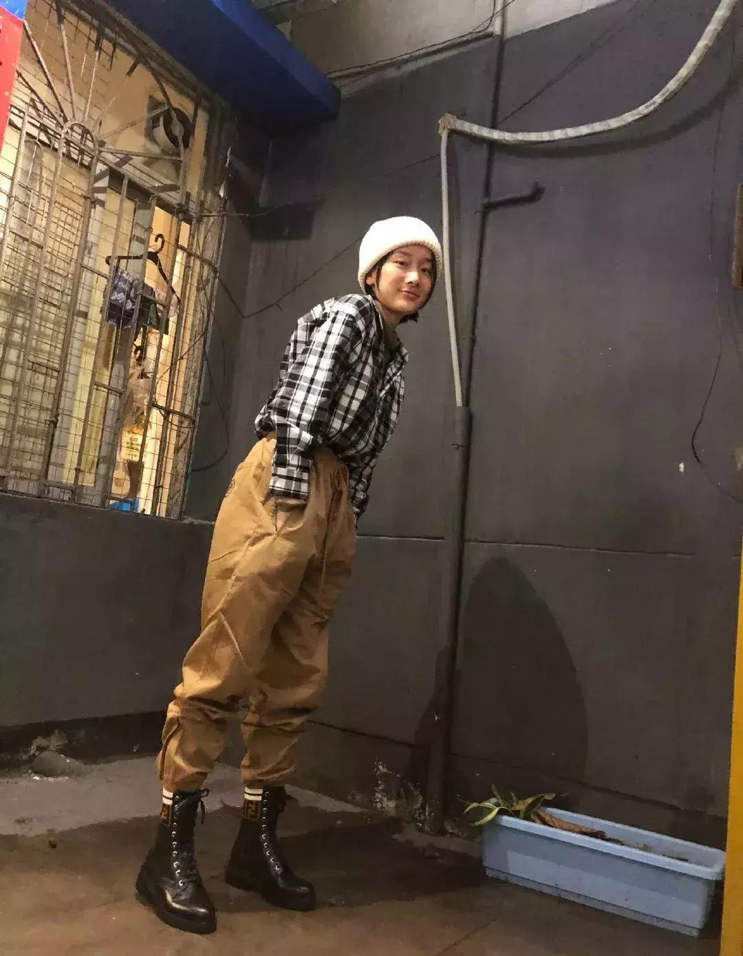 女生买马丁靴,卖女士马丁靴的