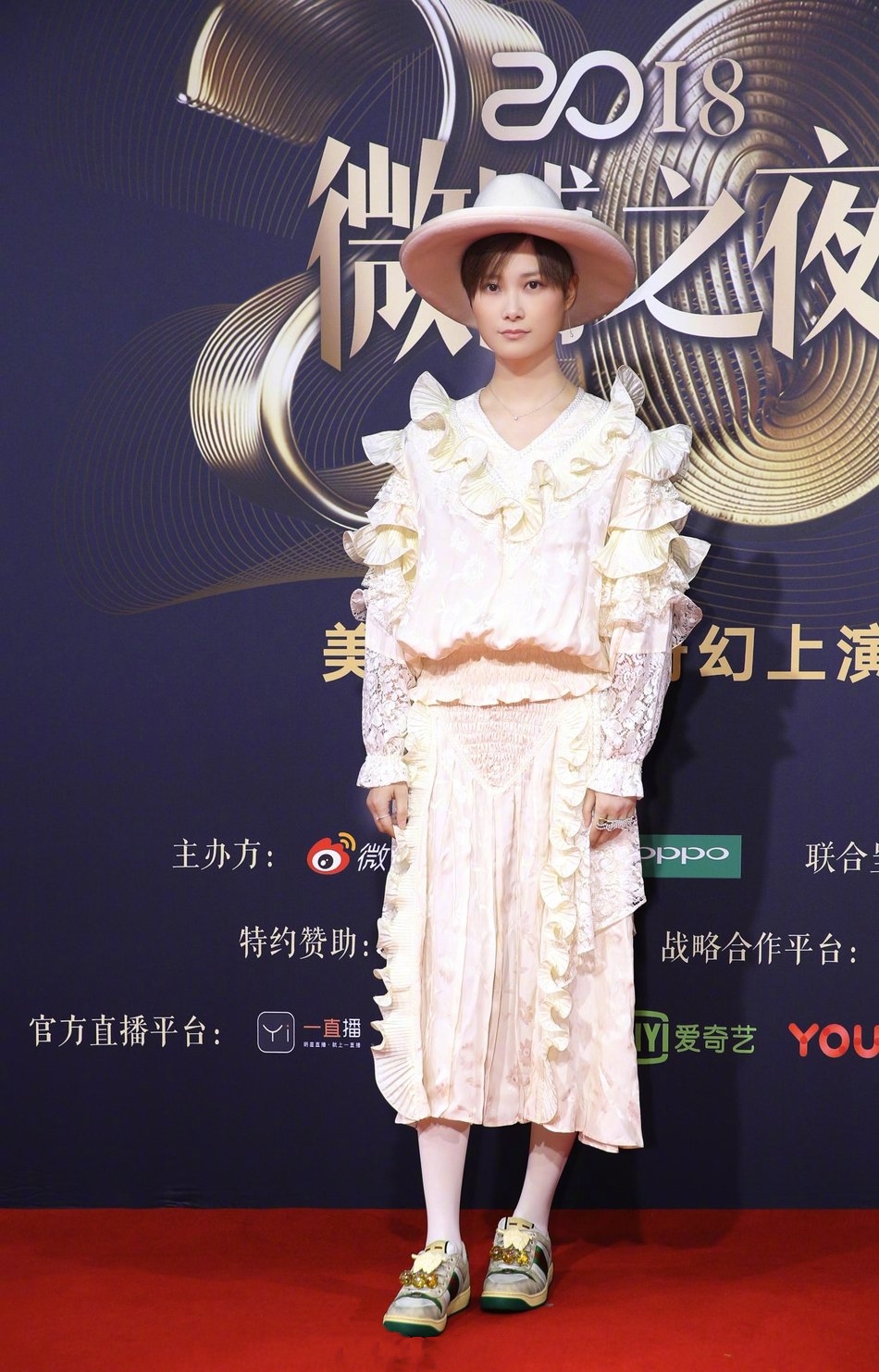 时尚潮流黑袜,今年流行的黑袜