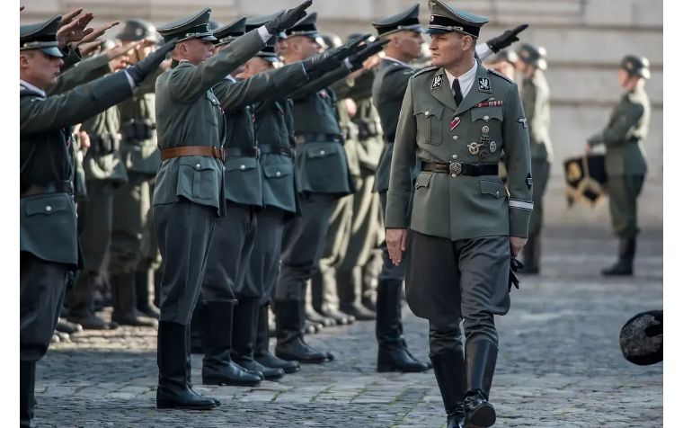 歇斯底里这个词怎么来的,歇斯底里这个成语的意思