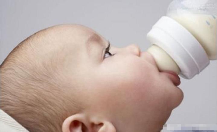 新生儿一直有饥饿感,新生儿饥饿的六个表现图