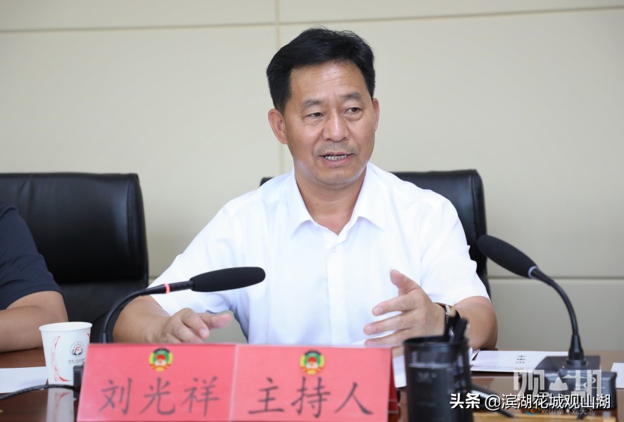 观山湖区政协主席会议视察区商贸业“百场千店万铺”攻坚行动开展情况