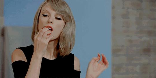 泰勒斯威夫特成为了世界顶尖艺人,泰勒斯威夫特都和哪些明星有过节