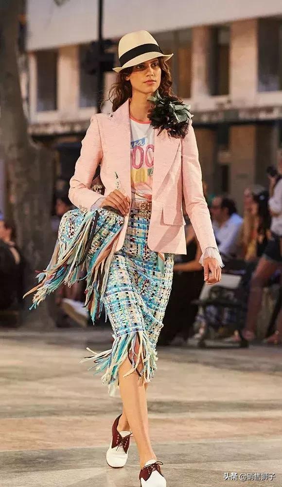 为什么这么多人喜欢t恤,为什么有人愿意花一万多买手机