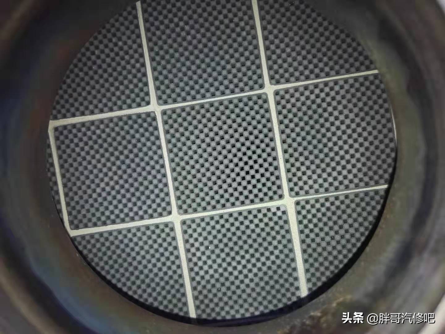 发动机故障灯亮进气温度传感器,发动机灯亮检测进气量传感器故障