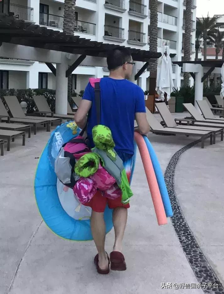 儿童玩水玩沙的正确方法,带小孩去沙滩游泳小技巧