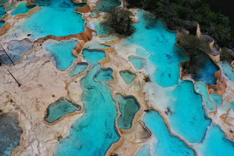 游览被誉为人间瑶池的四川黄龙,黄河之水天上来景区视频