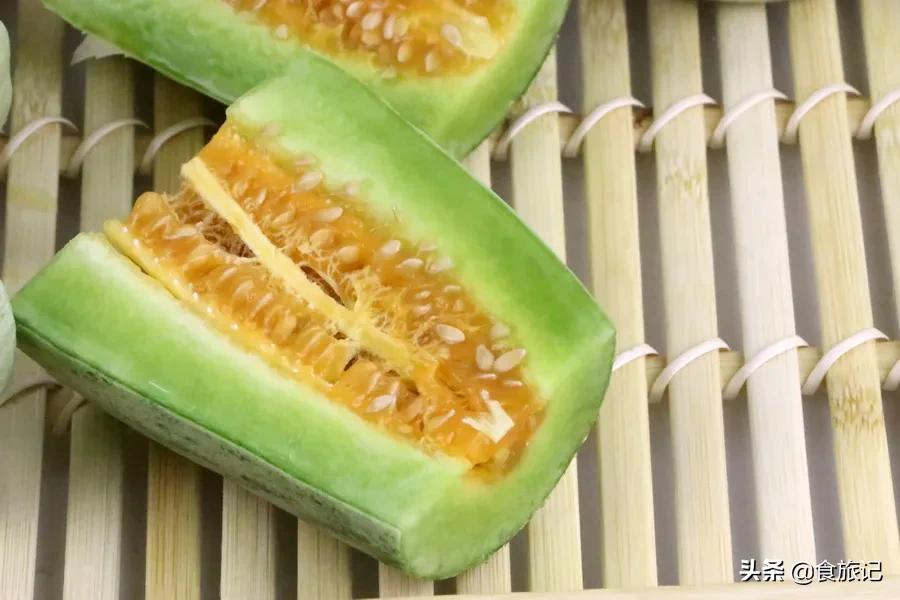 这瓜一肚子蜜汁,掰开就漏!闻着香、咬着脆、一口下去甜到醉
