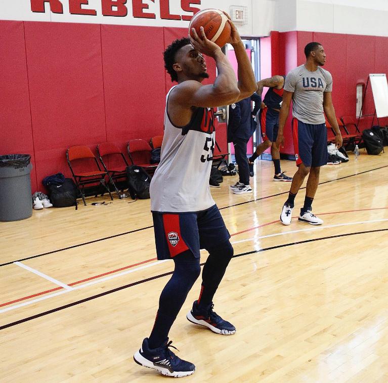 一人伤退，两人出战成疑！波波维奇心里苦啊，梦之队终于该醒了