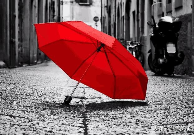 男朋友下雨了给你送伞怎么感谢,男朋友被雨淋了没带伞怎么关心