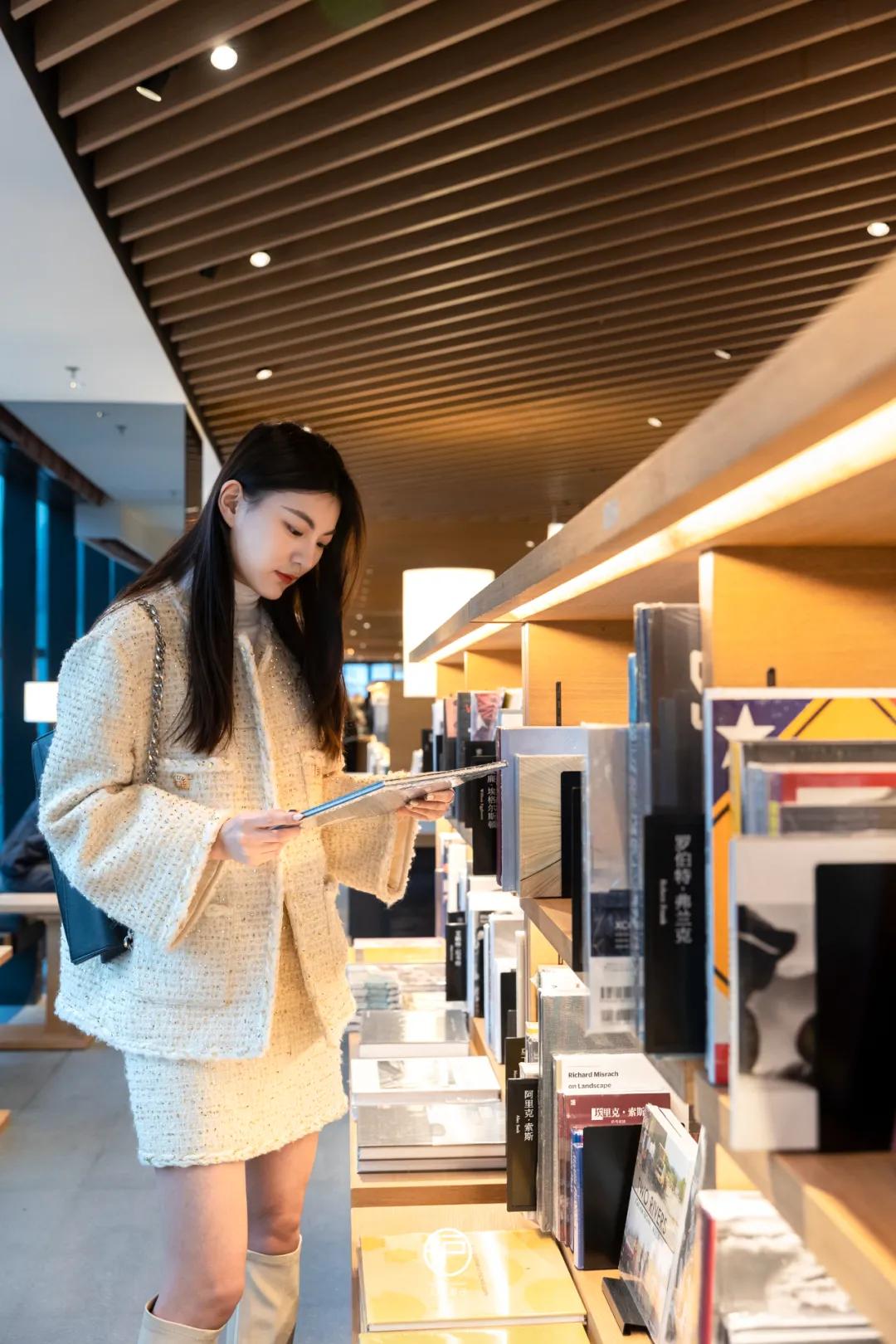 christiandiorcouture前滩太古里店,dior圣诞树前滩太古里