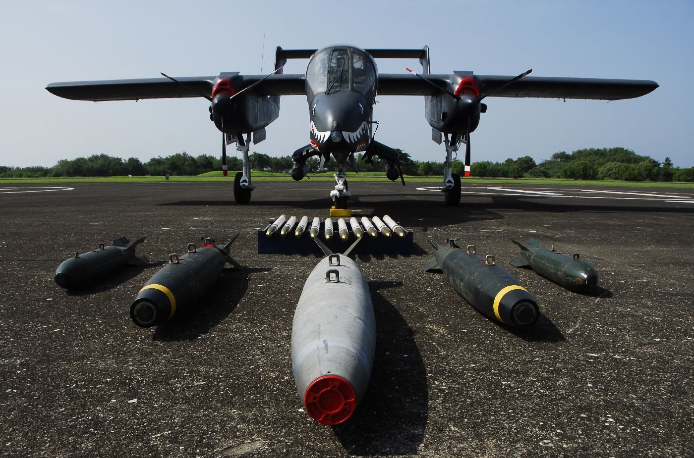 菲律宾空军飞机降落,菲律宾向美国购买武装直升机