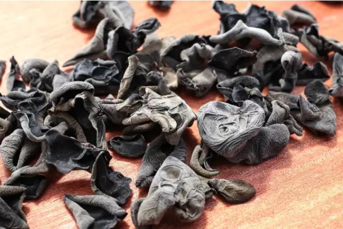 吉林省蛟河市黄松甸镇黑木耳,吉林省黄松甸是黑木耳的著名产地