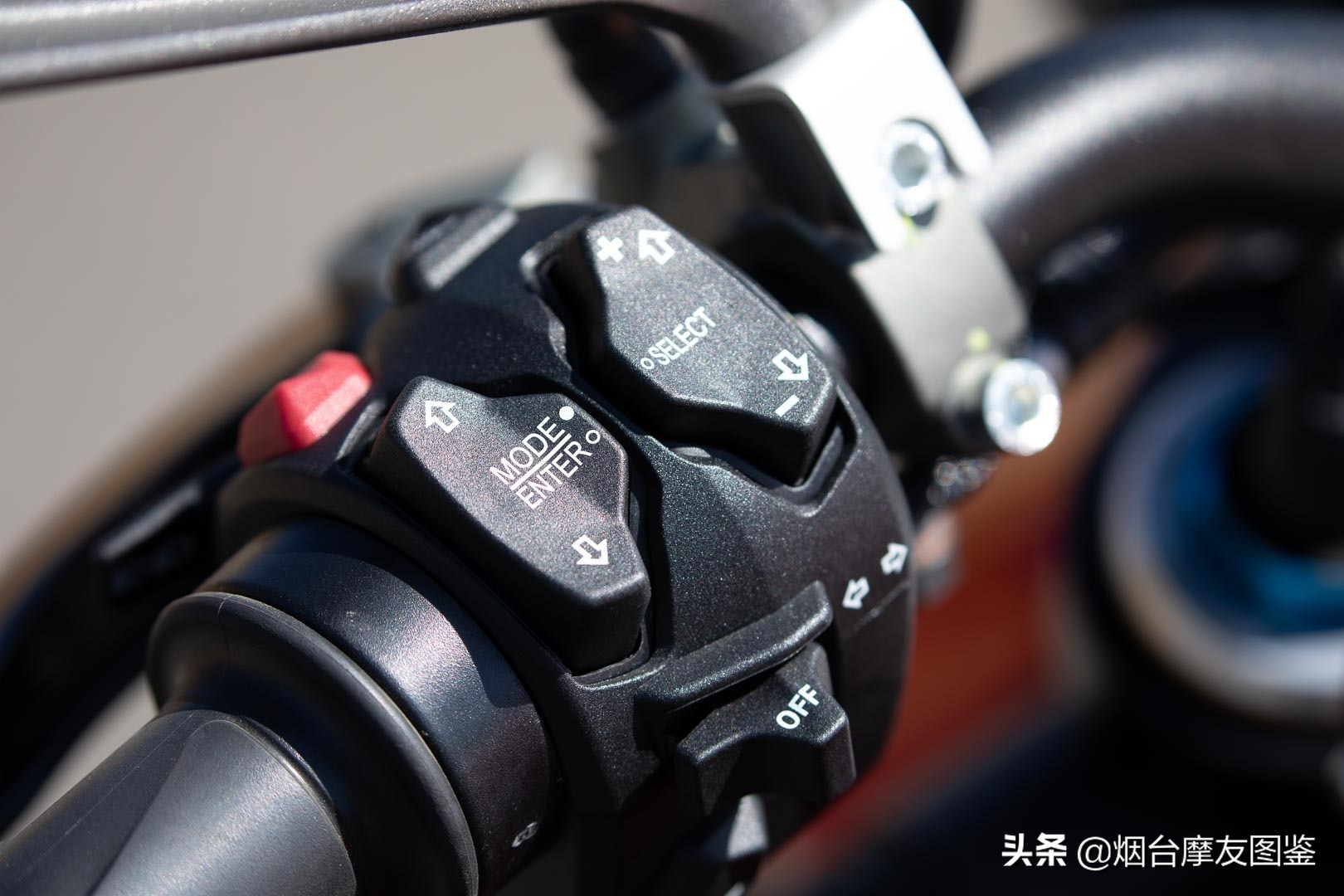 杜卡迪v4s街霸实车测评,杜卡迪街霸v4s和ktm1290sdr哪个快