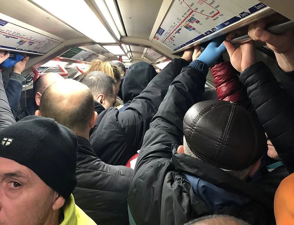 金拱门logo被拆分开的含义,金拱门新logo