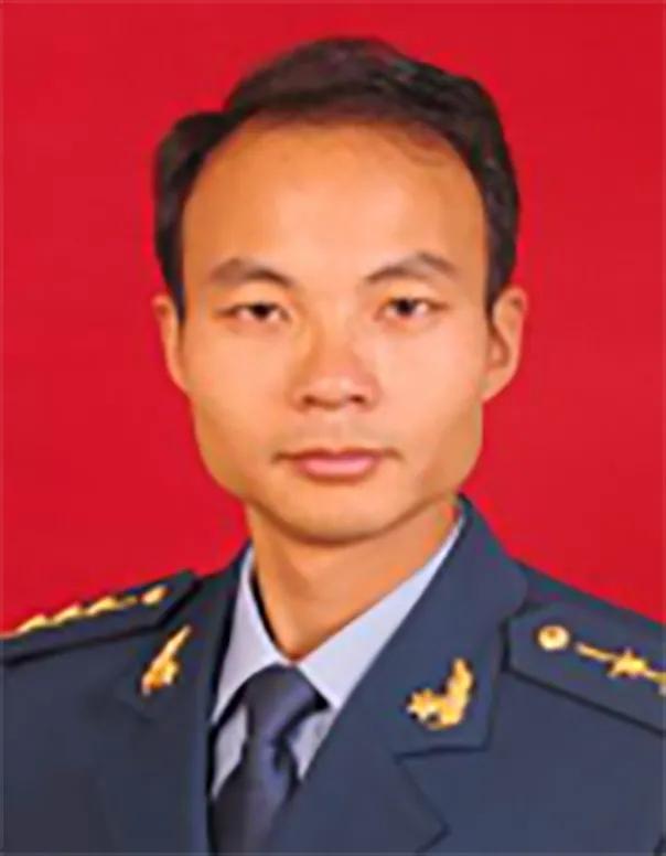 既是军人又是医生,是医者也是患者