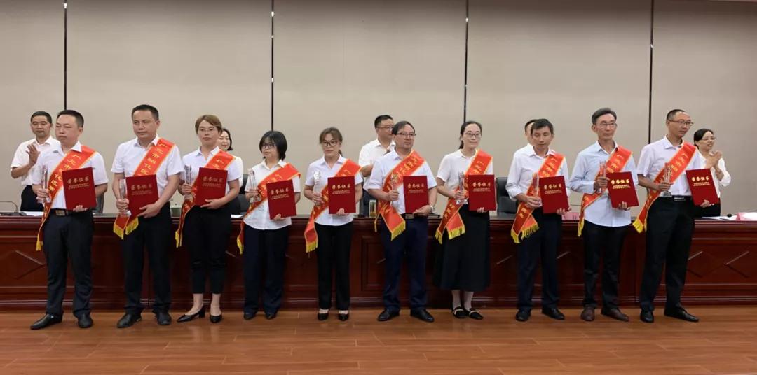 弘扬抗疫精神弘扬正能量,弘扬正能量众志成城抗疫情