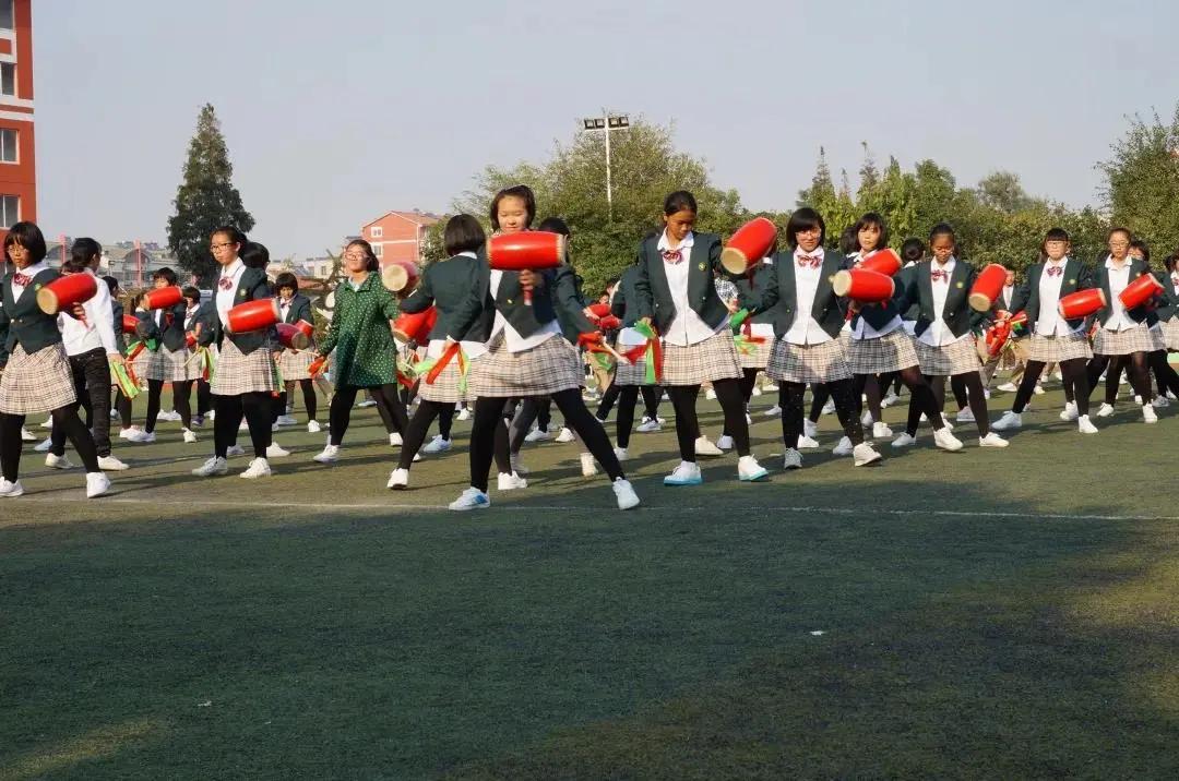 他们绘就多彩青春