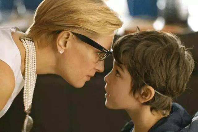 好惨，幼儿园老师布置的家庭作业，妈妈的化妆品全部变成垃圾