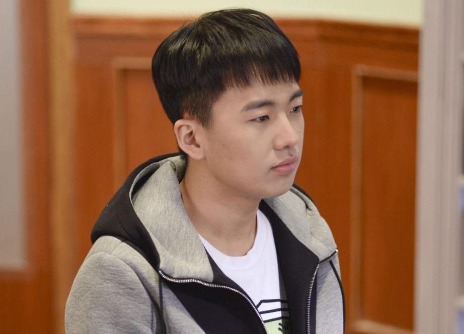 baby拇指受伤,baby手指摔骨折的画面