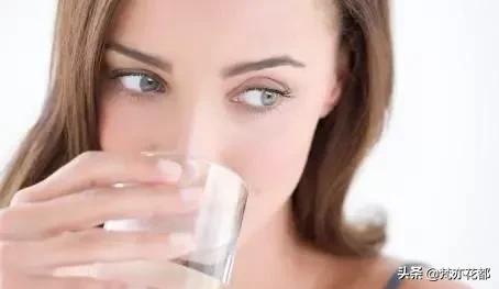 日常脸上毛孔粗大怎么改善小妙招,脸上毛孔大怎么才能缩小毛孔