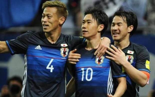 殊途同归的亚洲一流：中国篮球一路向西，日本足球一路往南