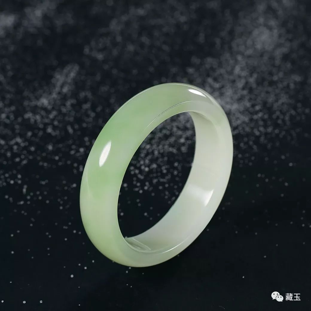 和田玉手镯和翡翠手镯哪个好看,怎么挑选和田玉手镯