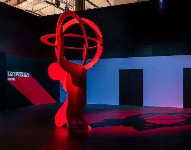 15倍价钱从苏富比拍来的Prada，要供奉在哪儿才好膜拜？