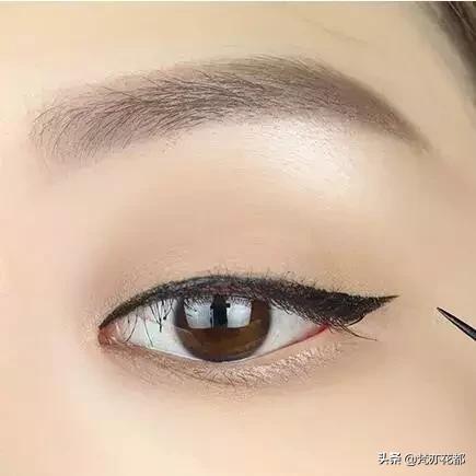 单眼皮怎么画眼线才能好看,单眼皮怎样画眼线好看