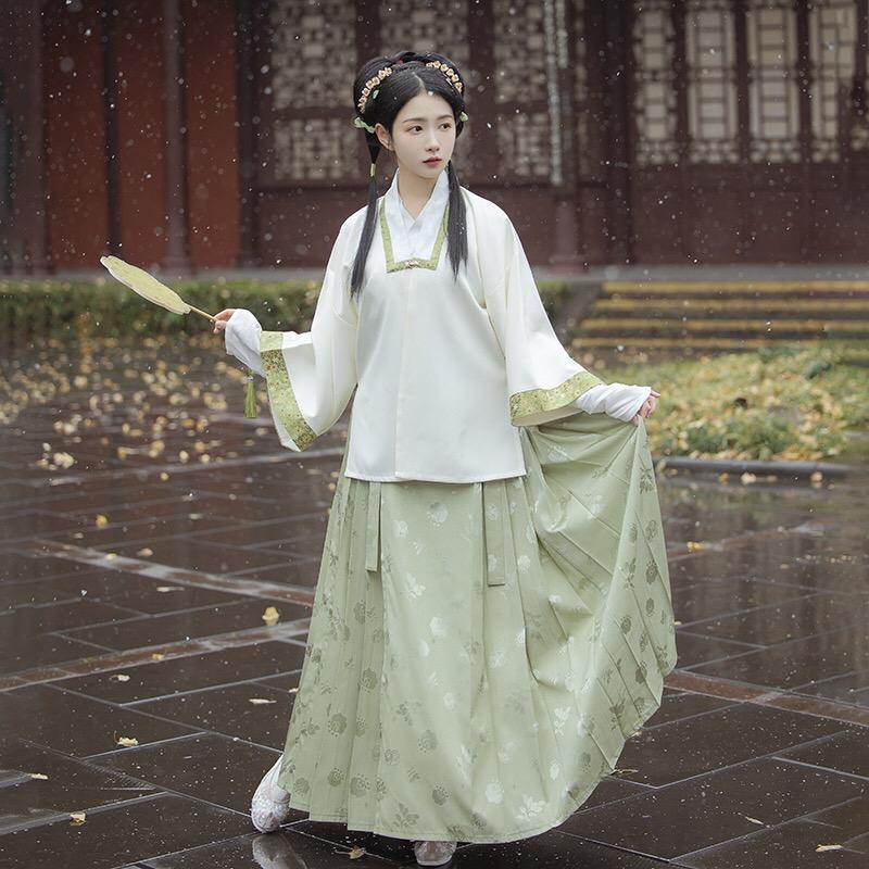 比较适合萌新学生的汉服店,正版适合155学生党的汉服店推荐